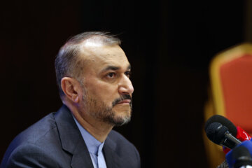Ministre iranien des AE : nous échangeons des messages avec les USA par le biais d'intermédiaires