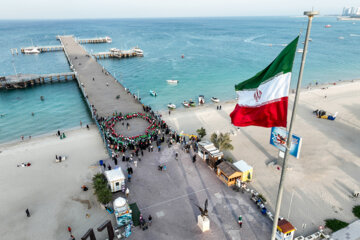Iran-30 avril 2023 : une chaîne humaine au quai récréatif de l'île de Kish pour célébrer la Fête nationale du golfe Persique (Photo : Mahmoud Khakbbaz)