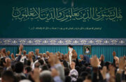 بالصور... قائد الثورة الإسلامية يستقبل جمعا من المعلمین واصحاب الثقافة