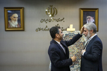 «یاسر احمدوند» رئیس سی‌وچهارمین نمایشگاه بین‌المللی کتاب تهران در مراسم رونمایی از پوستر سی‌وچهارمین نمایشگاه بین‌المللی کتاب تهران