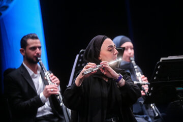 Une représentation spéciale de l'Orchestre national d'Iran a eu lieu à l'occasion de la Journée internationale du Croissant-Rouge ce dimanche matin 7 mai 2023, en présence d'un groupe de membres du Croissant rouge iranien, dans la salle Vahdat à Téhéran. (Photo : Mohsen Vanaï)