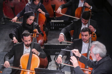 Une représentation spéciale de l'Orchestre national d'Iran a eu lieu à l'occasion de la Journée internationale du Croissant-Rouge ce dimanche matin 7 mai 2023, en présence d'un groupe de membres du Croissant rouge iranien, dans la salle Vahdat à Téhéran. (Photo : Mohsen Vanaï)