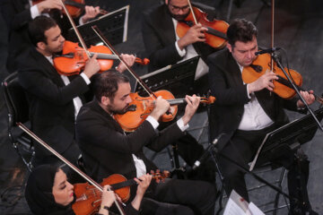 Une représentation spéciale de l'Orchestre national d'Iran a eu lieu à l'occasion de la Journée internationale du Croissant-Rouge ce dimanche matin 7 mai 2023, en présence d'un groupe de membres du Croissant rouge iranien, dans la salle Vahdat à Téhéran. (Photo : Mohsen Vanaï)