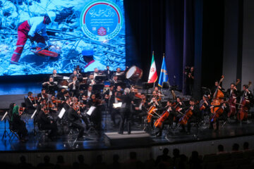 Une représentation spéciale de l'Orchestre national d'Iran a eu lieu à l'occasion de la Journée internationale du Croissant-Rouge ce dimanche matin 7 mai 2023, en présence d'un groupe de membres du Croissant rouge iranien, dans la salle Vahdat à Téhéran. (Photo : Mohsen Vanaï)