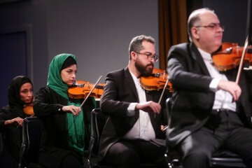 Une représentation spéciale de l'Orchestre national d'Iran a eu lieu à l'occasion de la Journée internationale du Croissant-Rouge ce dimanche matin 7 mai 2023, en présence d'un groupe de membres du Croissant rouge iranien, dans la salle Vahdat à Téhéran. (Photo : Mohsen Vanaï)