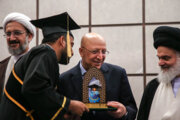 Церемония вручения дипломов международного уровня студентов в Иране
