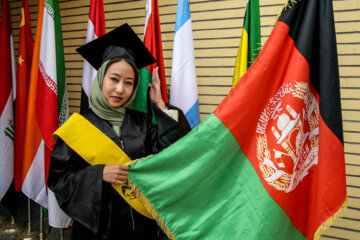 Cérémonie de remise des diplômes aux étudiants étrangers des universités iraniennes