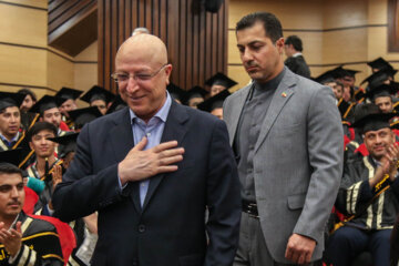 Cérémonie de remise des diplômes aux étudiants étrangers des universités iraniennes