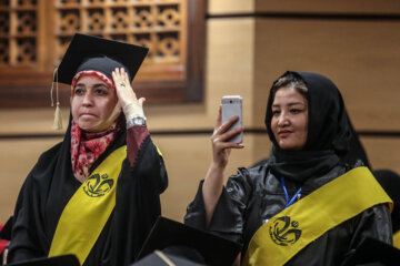 Cérémonie de remise des diplômes aux étudiants étrangers des universités iraniennes