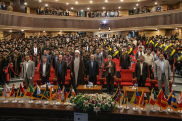 Cérémonie de remise des diplômes aux étudiants étrangers des universités iraniennes