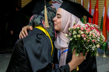 Cérémonie de remise des diplômes aux étudiants étrangers des universités iraniennes