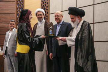 Cérémonie de remise des diplômes aux étudiants étrangers des universités iraniennes