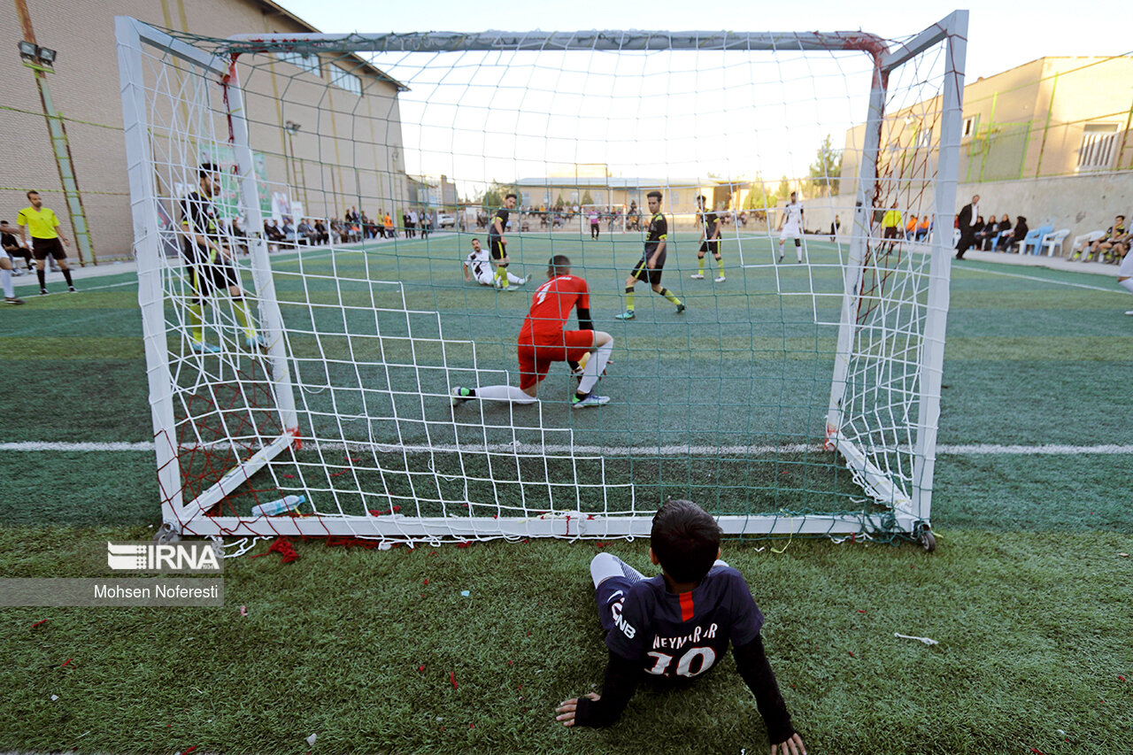رقابت های فوتبال خیابانی جام شهدای ۱۵ خرداد فارس آغاز شد