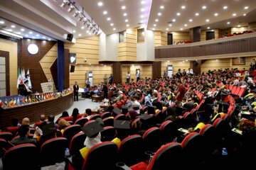 Ceremonia de graduación de estudiantes extranjeros en Qom
