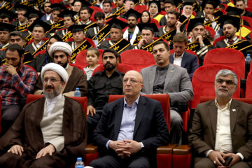 Ceremonia de graduación de estudiantes extranjeros en Qom
