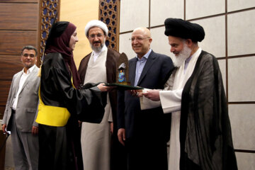 Ceremonia de graduación de estudiantes extranjeros en Qom
