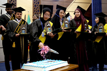 Ceremonia de graduación de estudiantes extranjeros en Qom
