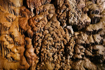 Turistas en la cueva de Ali Sadr