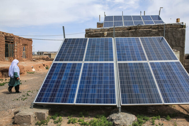 استفاده از پنلهای خورشیدی در ساختمانهای بلند قانون میشود