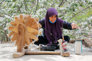 Tejidas a mano de textiles por las mujeres de la aldea Ruin