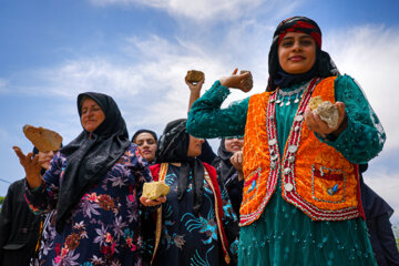 جشنواره بهاری بازیهای بومی محلی در خرم اباد