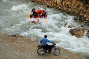 Iran : Courses d'avirons sur des eaux tumultueuses à Kamiyaran à l’ouest