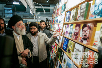 Visite du leader de la Foire internationale du livre de Téhéran: retour en archives 