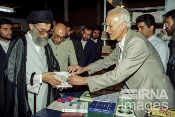 Visite du leader de la Foire internationale du livre de Téhéran: retour en archives 