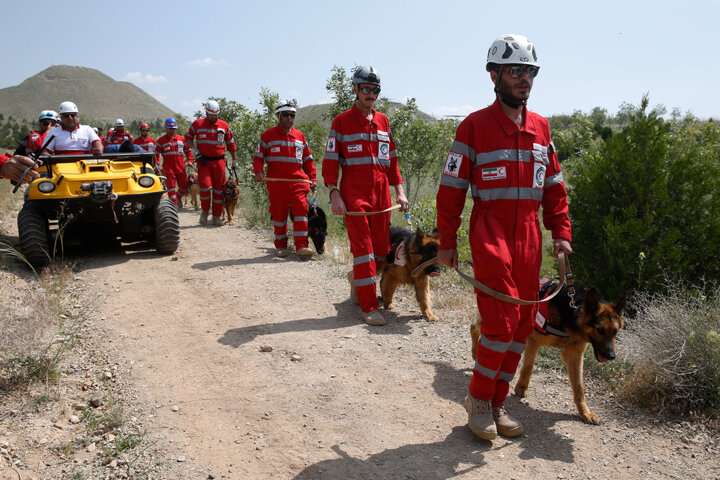 ۸۵ سگ زنده‌یاب در مواقع بحران به مدد می‌آیند/حضور پهپاد نجاتگر در هلال احمر
