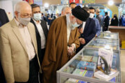 Der Oberste Führer besucht die 34. Internationale Buchmesse in Teheran 
