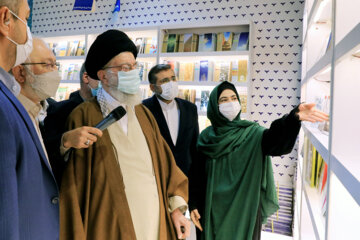 بازدید رهبر انقلاب از نمایشگاه بین‌المللی کتاب تهران