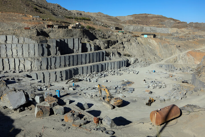 نگین حاشیه کویر، بهشت معدنداران