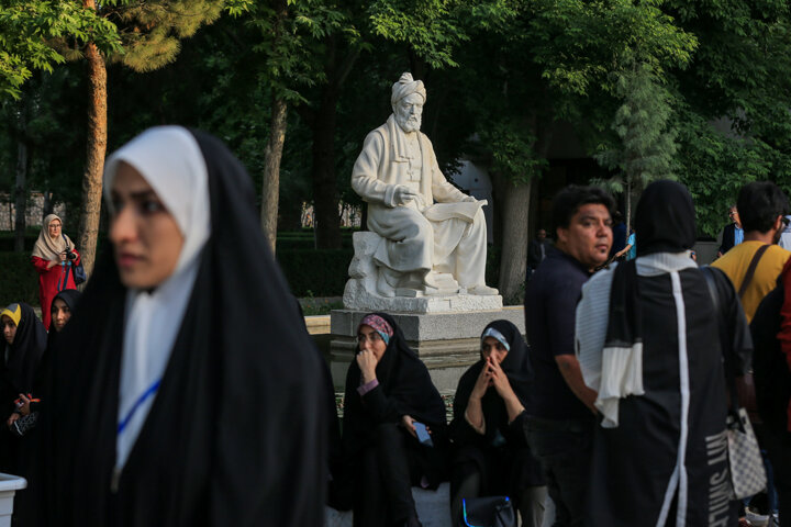 وقتی بی‌فرهنگی حکیم ابوالقاسم فردوسی را نشانه می‌گیرد!