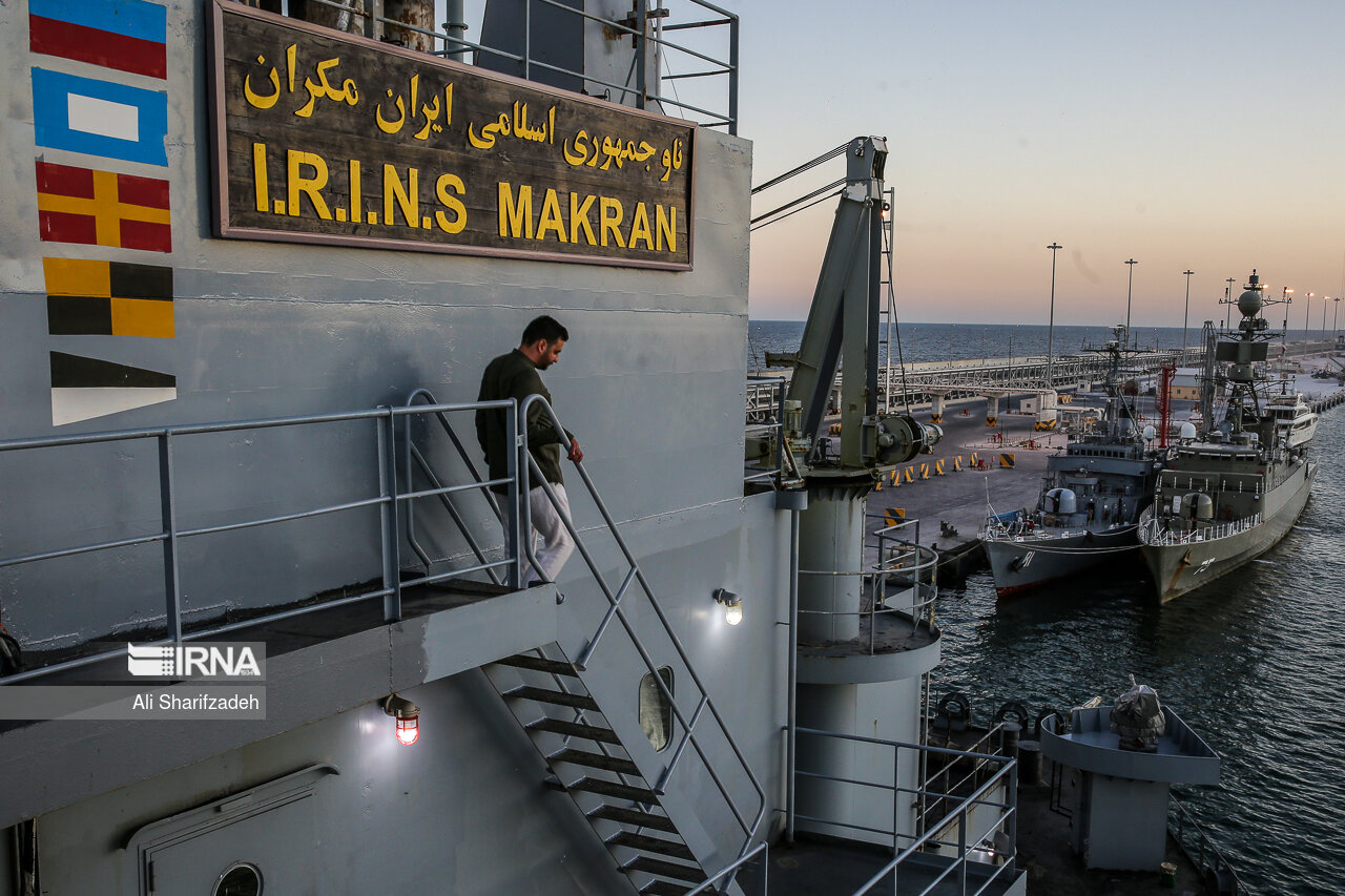 ناوگروه ۸۶ نیروی دریایی ارتش وارد آبهای سرزمینی ایران شد+فیلم