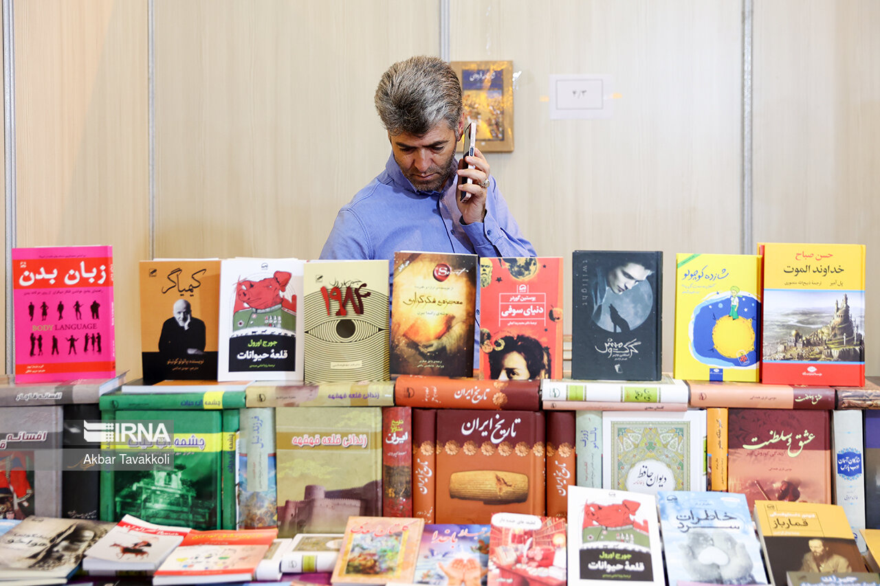 آغاز به کار نمایشگاه کتاب در خرم‌آباد