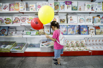 Presencia de niños en la Feria Internacional del Libro de Teherán