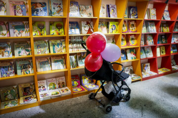 Presencia de niños en la Feria Internacional del Libro de Teherán