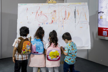 Presencia de niños en la Feria Internacional del Libro de Teherán