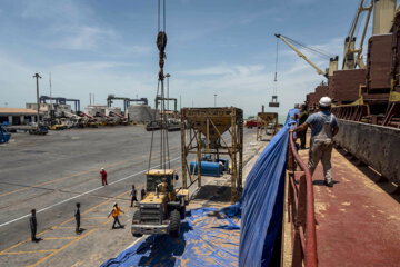 تخلیه کشتی ۲۷ هزار تنی گندم در بندر بوشهر