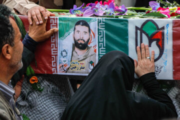 Funeral por el mártir Safar Rayabi
