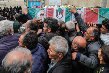 Funeral por el mártir Safar Rayabi
