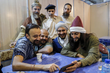حافظ، سعدی و دوستان در نمایشگاه کتاب