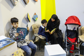 Presencia de niños en la Feria Internacional del Libro de Teherán