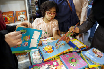 Presencia de niños en la Feria Internacional del Libro de Teherán