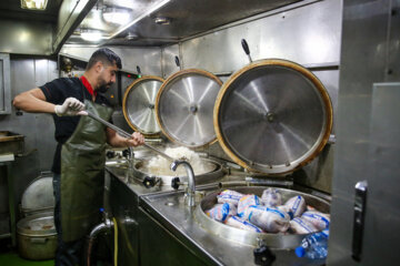 آشپرخانه ناو تمام ایرانی دنا