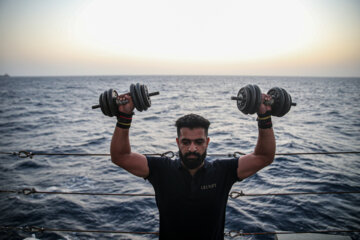 زندگی در ناو تمام ایرانی دنا