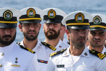 زندگی در ناو تمام ایرانی دنا