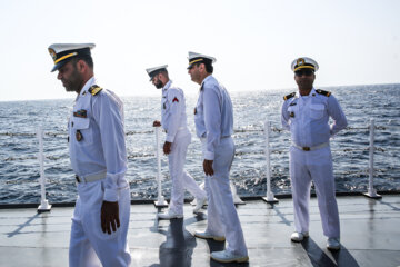 زندگی در ناو تمام ایرانی دنا