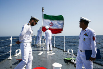 La vie dans le destroyer Dena « made in Iran »