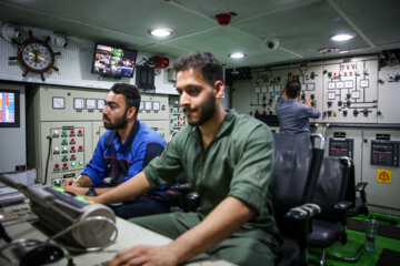 La vie dans le destroyer Dena « made in Iran »